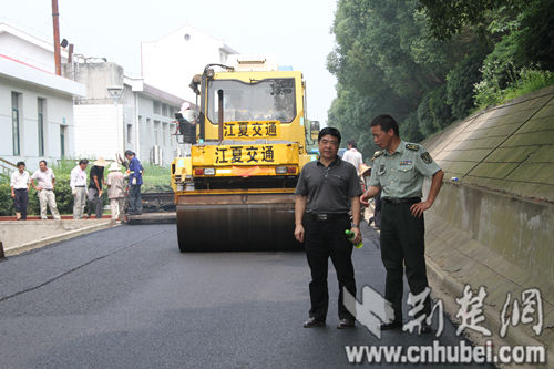 承驰指挥修建的关山桥(陈立忠摄)(原标题:江夏区交通局纪委书记王承驰