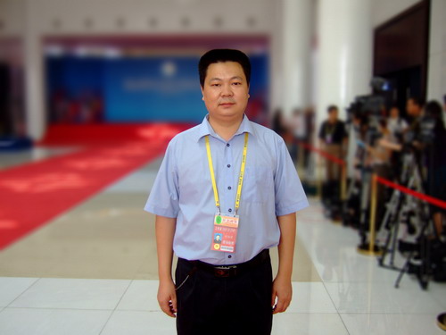 《新闻宣传活动的策划与组织》一书作者刘伯贤.