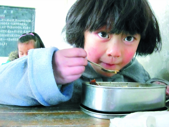 小学老师的来信记者走进偏远山区小学—大山深处的渴望