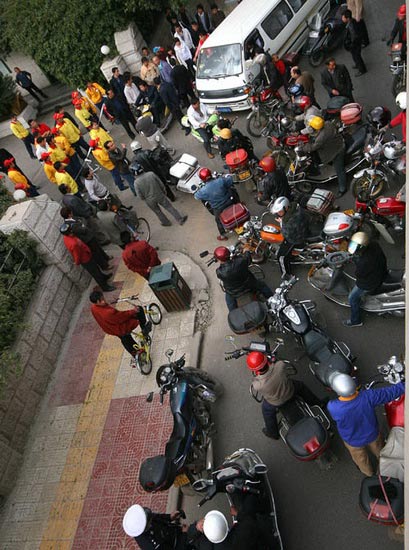 重庆加油排队图片
