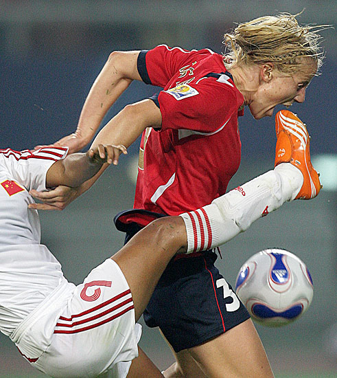 图文:女足憾负挪威