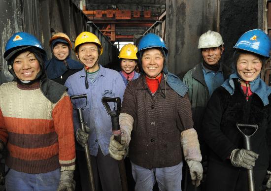 图文贵阳发电厂工人们节日期间坚守工作岗位