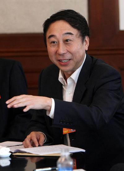 图文全国政协委员冯巩发言