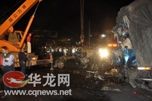 渝黔高速綦江段4车相撞致4死5伤(组图)