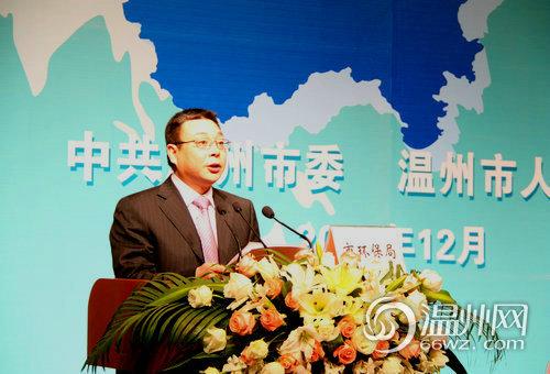 组图:市环保局局长郑建海作汇报并表态