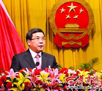 商洛市市长杨冠军作政府工作报告本报记者 孙强摄  本报商洛讯(记者
