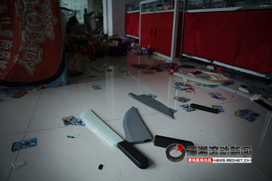 店主外出玩具店被砸得稀烂原是小朋友惹祸图