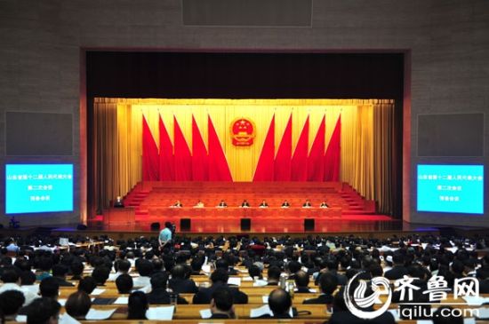 山东省第十二届人民代表大会第二次会议预备会议.记者 于鹏/摄