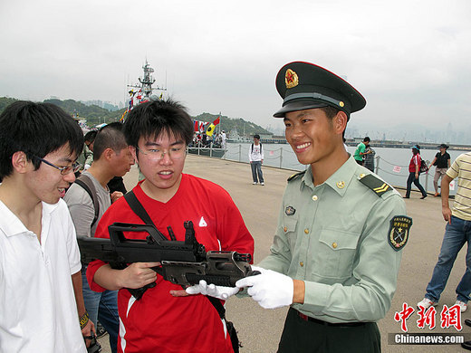 張仕波中將:駐港部隊改變港人對解放軍的偏見