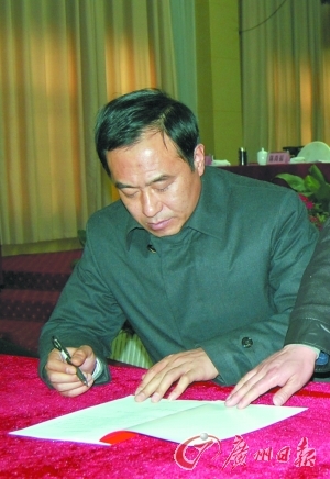 杀人 凶徒卷走财物   龙虎网讯 据了解,高天峰生前历任商水县农场场长