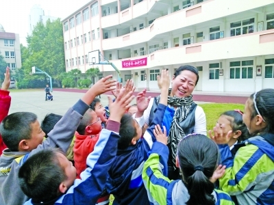 正文 扬子晚报讯(记者 王璟 昨天上午,在武定新村小学举行了