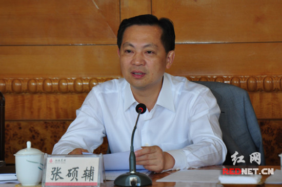 (全国政协民宗委副主任华士飞担任调研组组长.