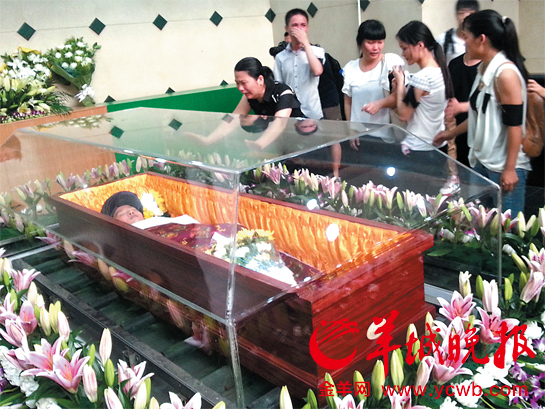 遗体告别仪式昨在广州银河园白云厅举行;白云区嘉禾街正为其申报烈士