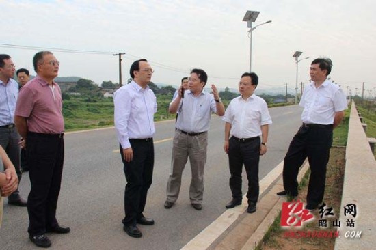 中国农业发展银行总行副行长林立一行来昭山示范区考察