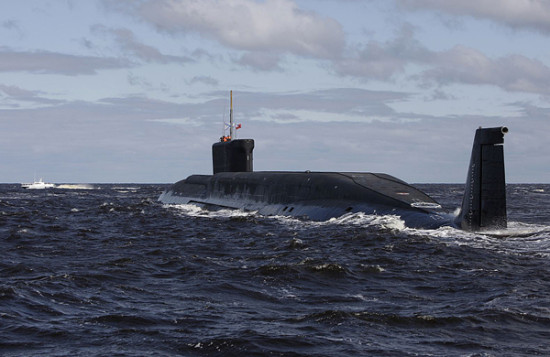 点击图片进入下一页行驶在海面的俄罗斯核潜艇(网络图片)【延伸阅读】