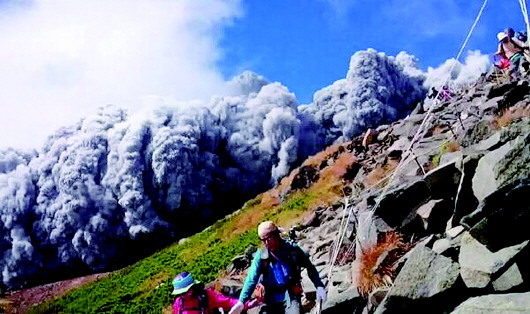 巴厘岛火山喷发多名中国游客滞留均安置等候回国
