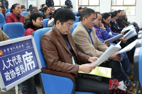 龙贤江等27人特大涉黑案在吉首开庭审理