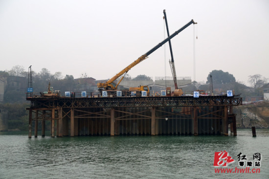 远观八号桥墩建设萍洲大桥施工计划工期为36个月,由湖南省第六工程