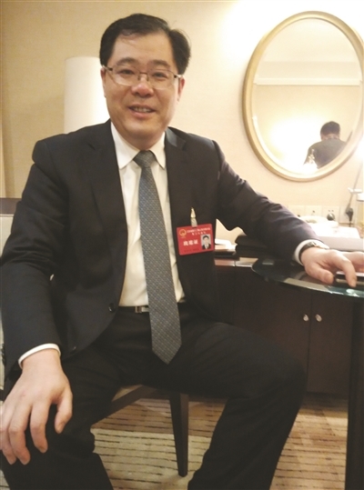 如皋市长陈晓东气膜覆盖的运动馆.