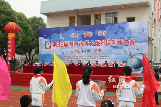 旋转门卡人受伤枫树山鸿铭小学学生造出触摸自救装置