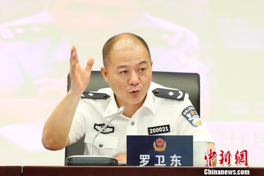 图为广西壮族自治区森林公安局局长罗卫东在会上讲话. 罗涛 摄
