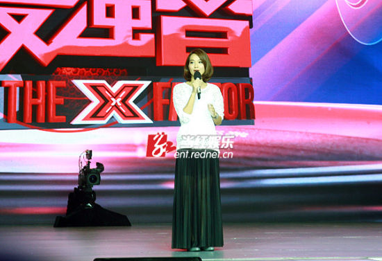 朱丹主持《中国最强音》 叫板华少男搭档成谜