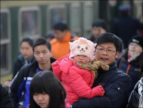 安徽迎来节前客流高峰 春节假期天气适宜探亲访友