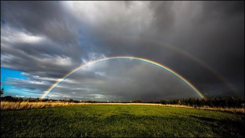 英国赫里福德郡现双彩虹美景