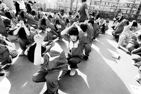 国际减灾日北京市聋哑学生演练应急避险