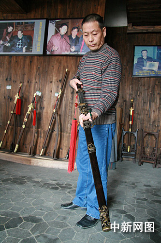 从剑痴到掌门:非物质遗产宝剑铸造传承人沈新培