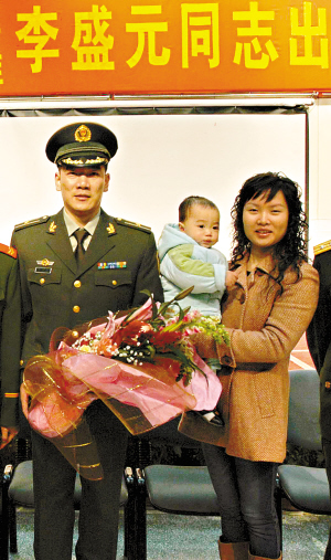"消防英雄"李盛元出院