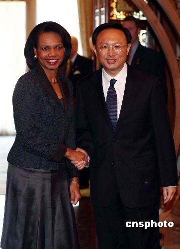 图杨洁篪与美国国务卿赖斯举行会谈