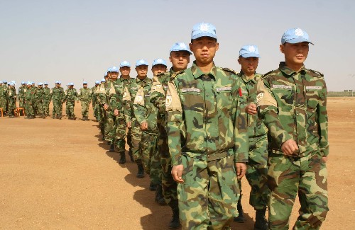 2007年11月24日,中国首批赴苏丹达尔富尔维和工兵分队先遣分队135名