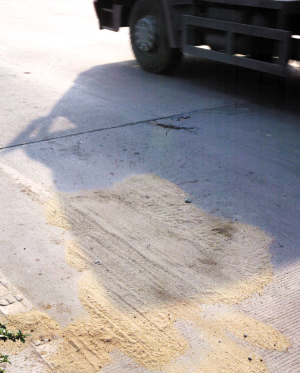 泥头车撞死过街骑车女