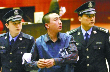 综合 正文   许父:许霆不上诉,实在没骨气   许霆案10天的上诉期限