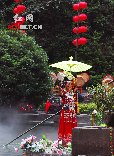 中国首届山歌节张家界开幕 斯琴格日乐等献唱