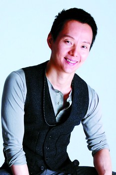 沈伟的现代舞作品《声希》.沈伟的现代舞作品《天梯》.