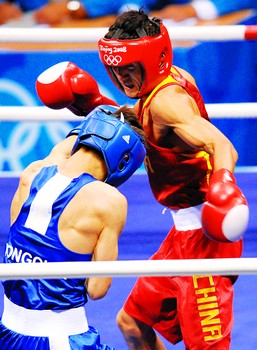 用拳头展示中国力量