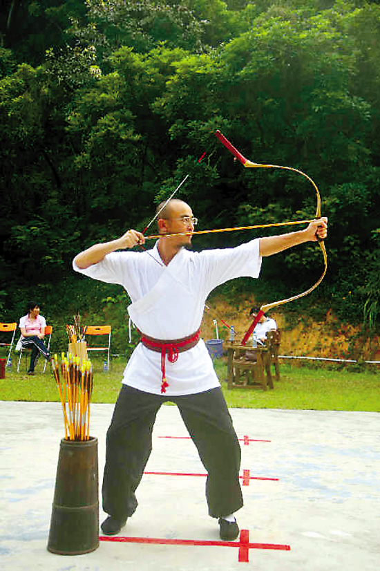 放弃高薪职位上岛弯弓搭箭