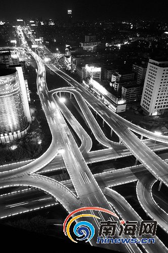 南大立交桥:2000工人架起海南第一座立交桥