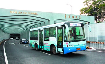 年嘉湖隧道通了公交车