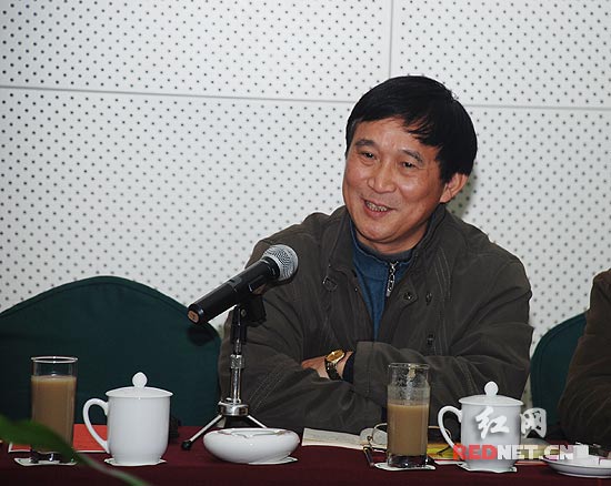 座谈会由湖南省人大常委会原副主任,湖湘文化产业促进会会长庞道沐