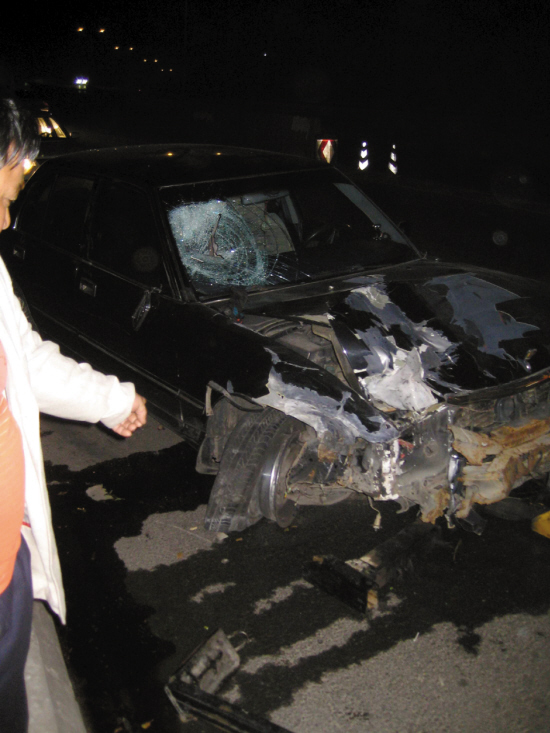 记者郑诚,丁华摄影报道:昨晚9时20分左右,在顺德北滘三洪奇立交桥下