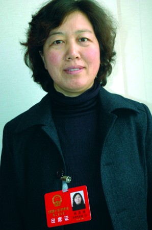 潍坊市坊子区实验学校教师李金娥   省人大代表,新泰一中校长常希贞