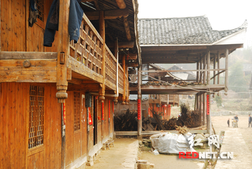 红网网友在湖南隆回亲身感受花瑶古寨文化(图)