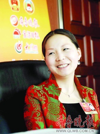 本报记者张子森摄作为全国闻名的修脚大师,"陆琴脚艺"连锁店的董事长