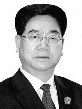 > 正文  江西省高级人民法院院长张忠厚代表访谈       张忠厚:根据最