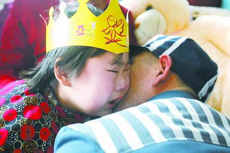 记者甲蕤通讯员李海峰文首席记者张鸿飞图本报三门峡讯"爸爸,你不要