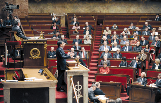 议会四小时激辩:法国重返北约!