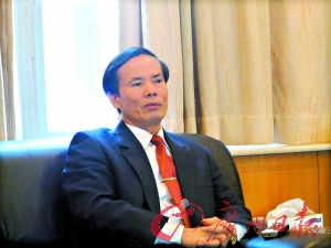 > 正文    石碣镇镇委书记刘始团.